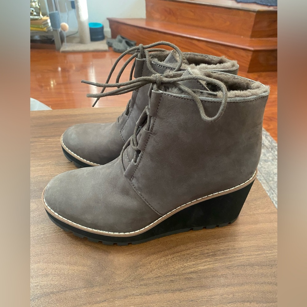 New Eileen Fisher Alpine Suede Lace-Up Wedge Booties in Grey Size 8.5